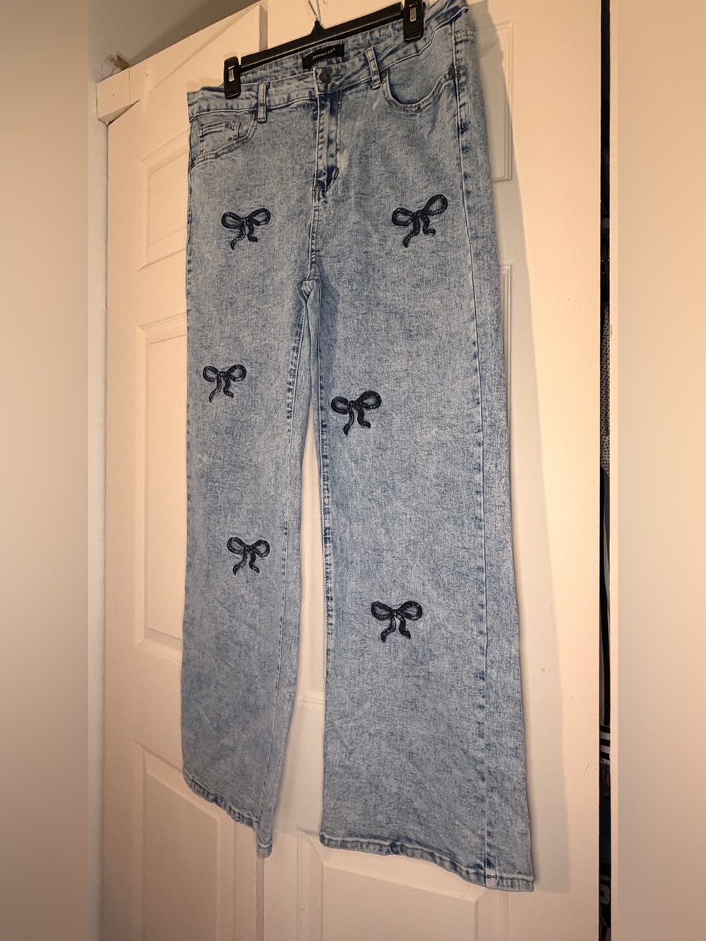 Light Blue Embroidered Bow Straight-Leg Jeans